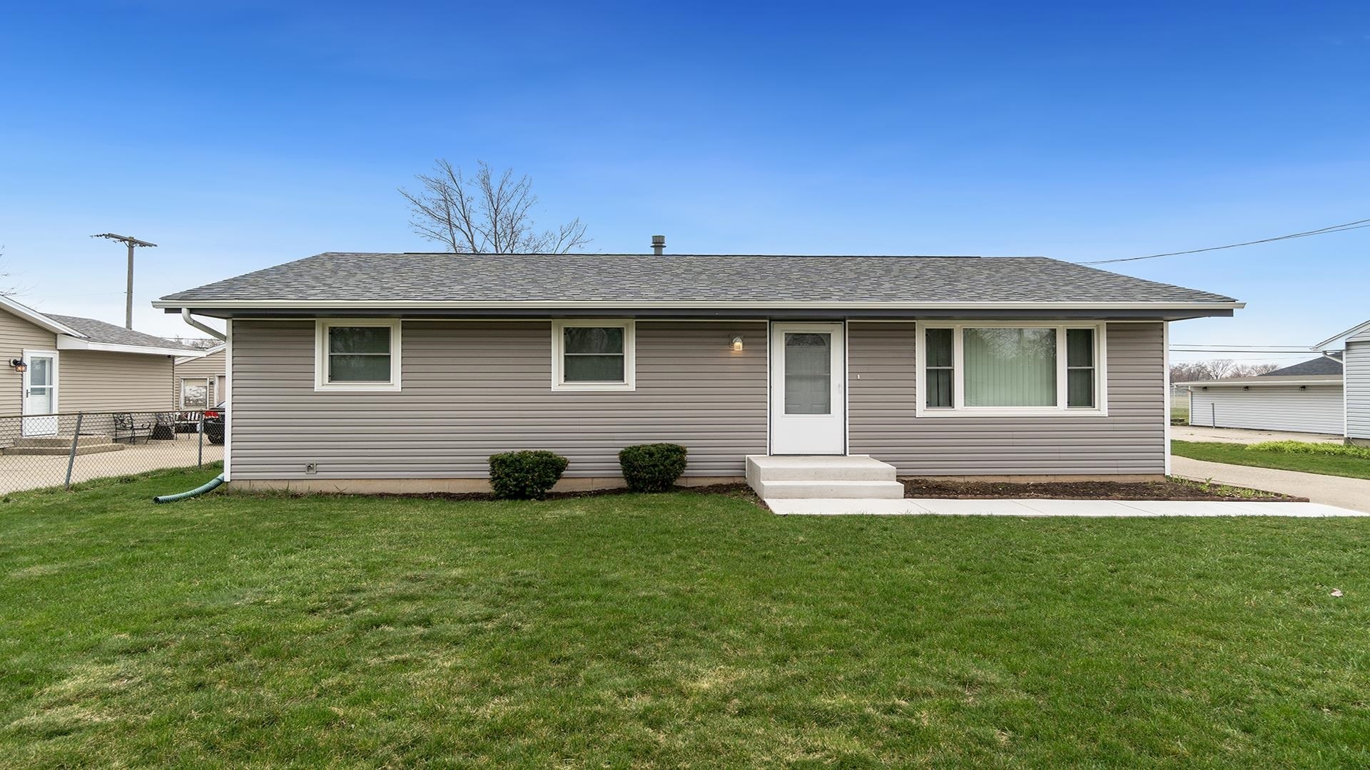 Property Photo:  817 Copper Drive  IL 61115 