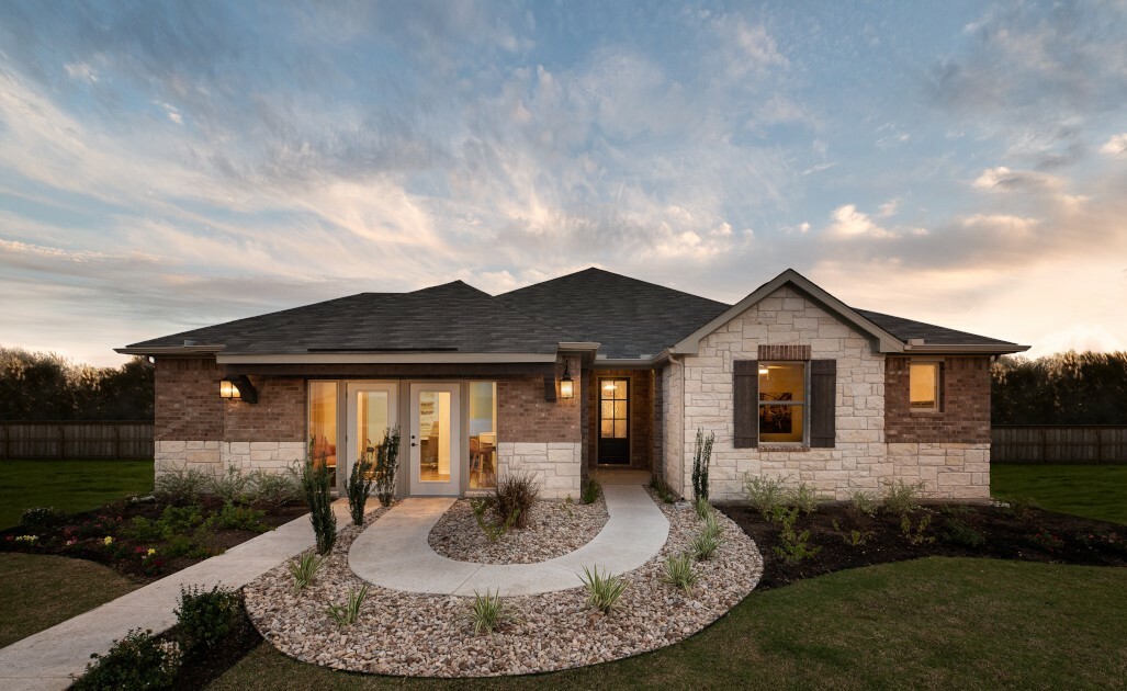 Property Photo: 211 Chickasaw Lane TX 78634