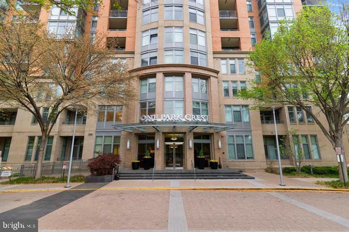 Property Photo: 8220 Crestwood Heights Drive 1009 VA 22102