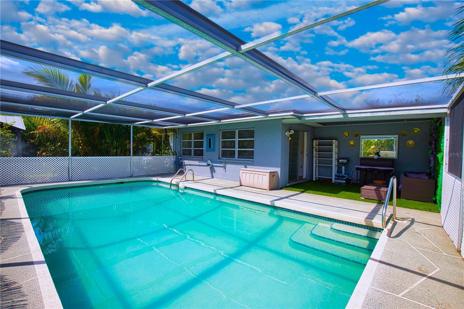 Property Photo: 1612 Cypress Point Court FL 34293
