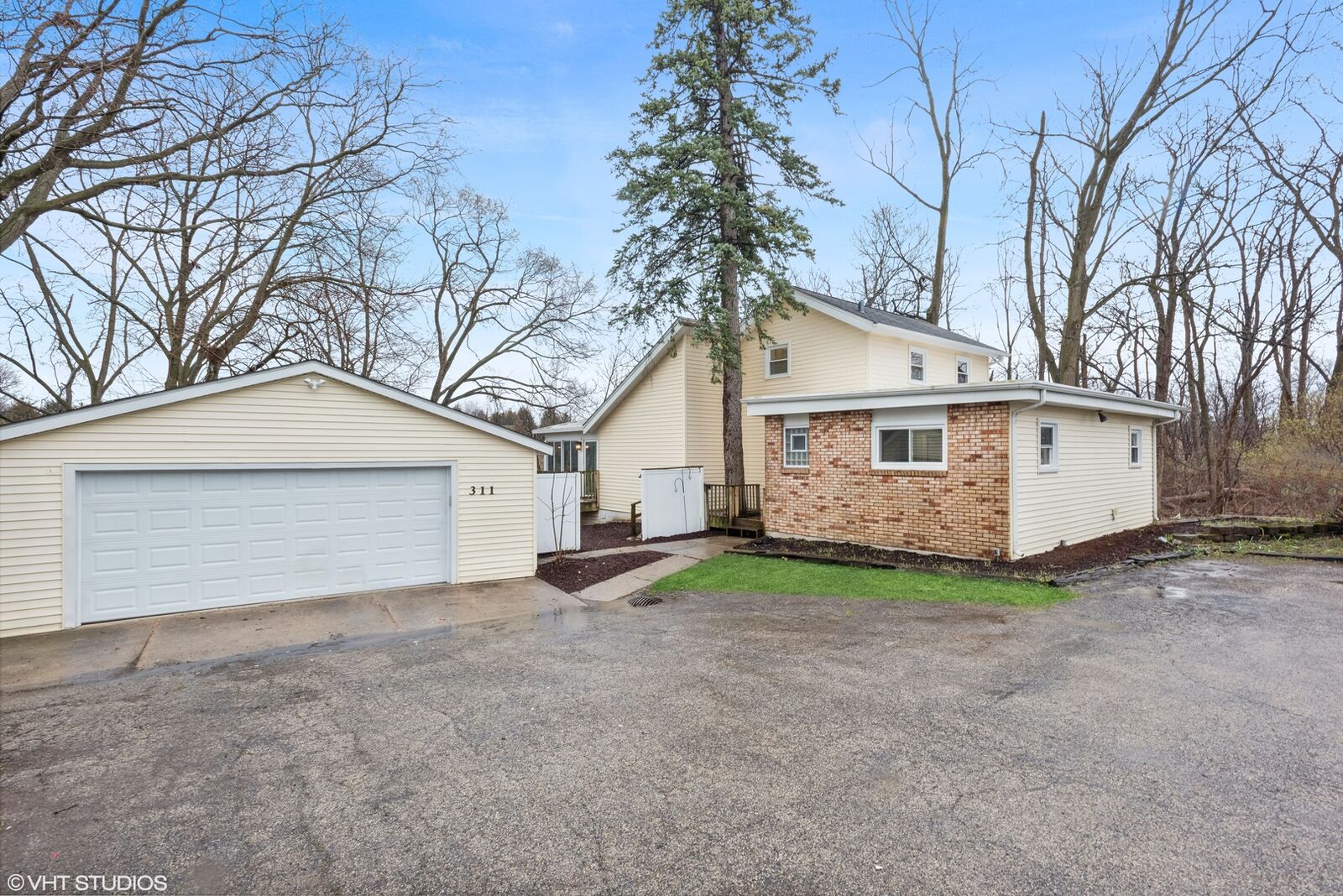 Property Photo:  311 N Quentin Road  IL 60067 