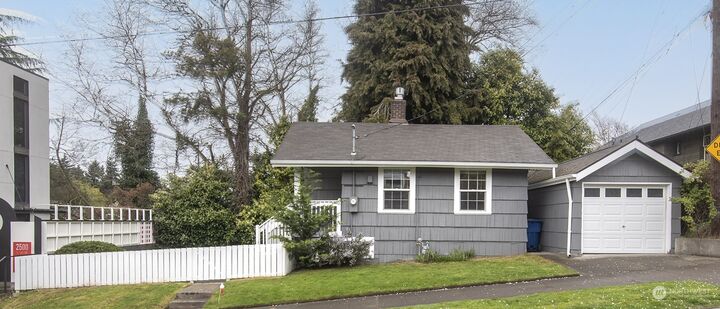 Property Photo: 216 W Smith Street WA 98119