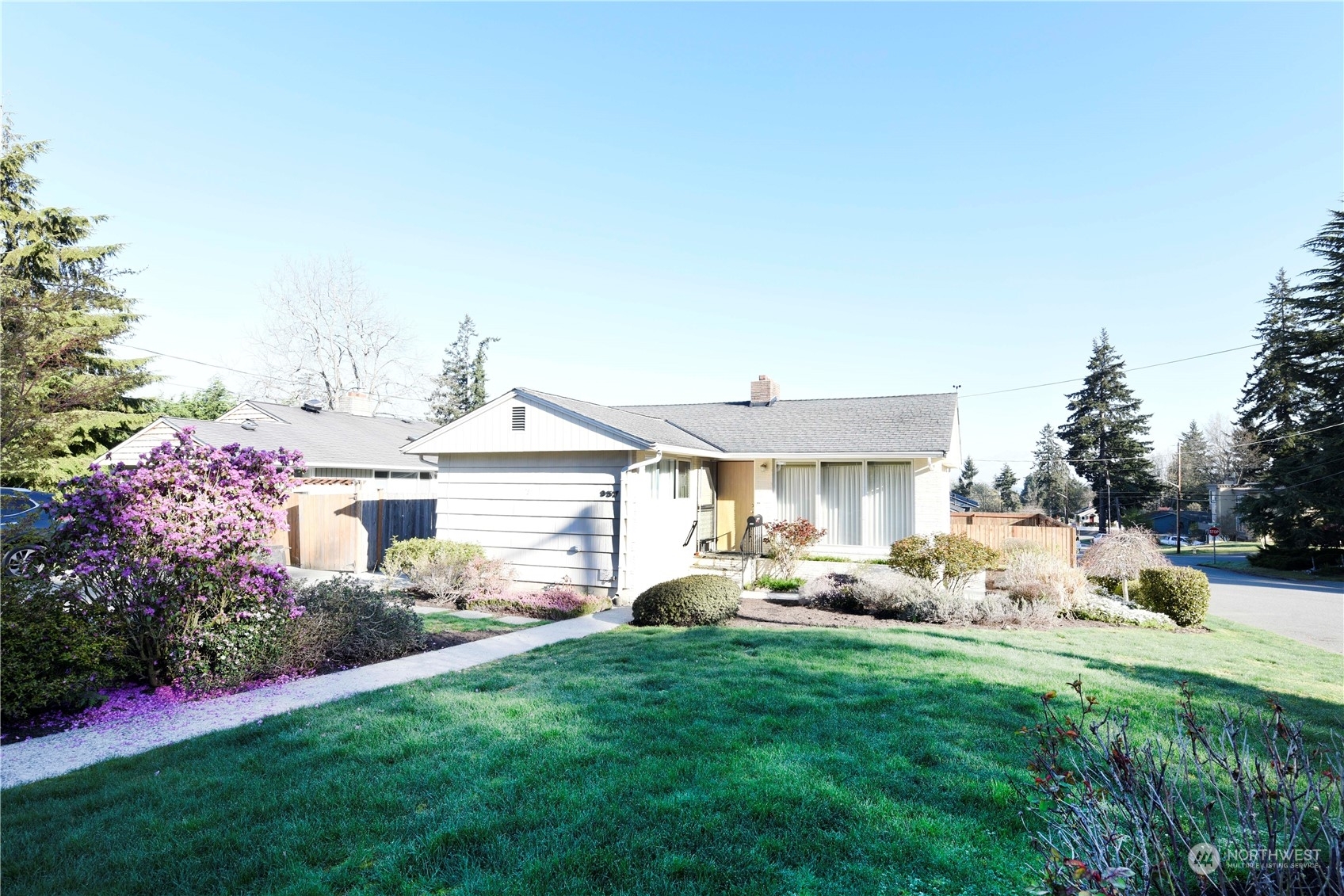 Property Photo:  957 Walnut Street  WA 98020 