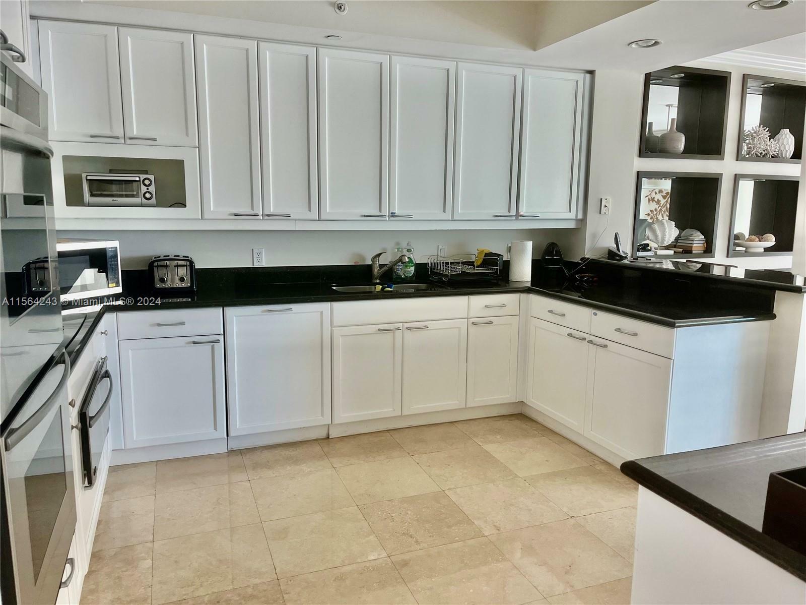 Property Photo:  20201 E Country Club Dr 409  FL 33180 