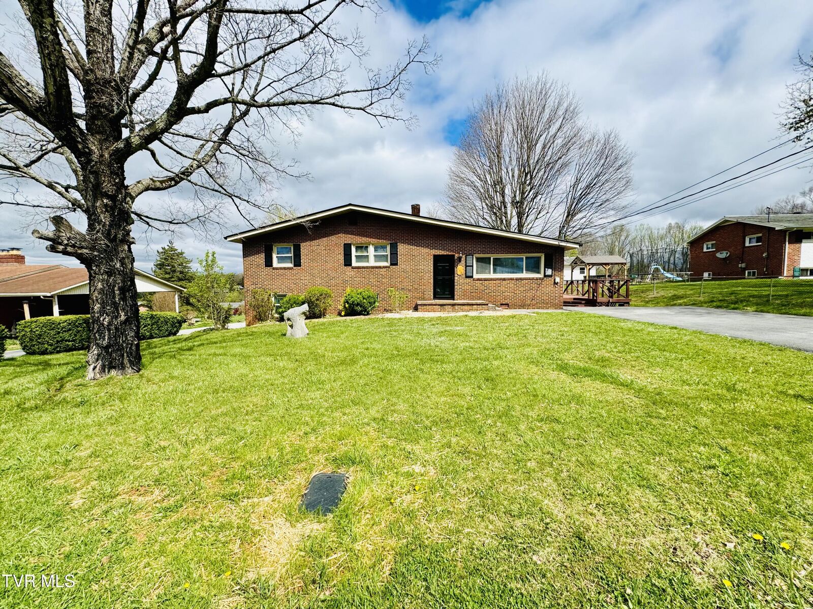 Property Photo:  115 Woodcrest Lane  TN 37601 