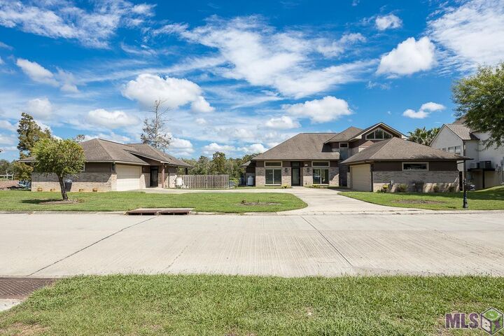 Property Photo: 11216 River Highlands LA 70774