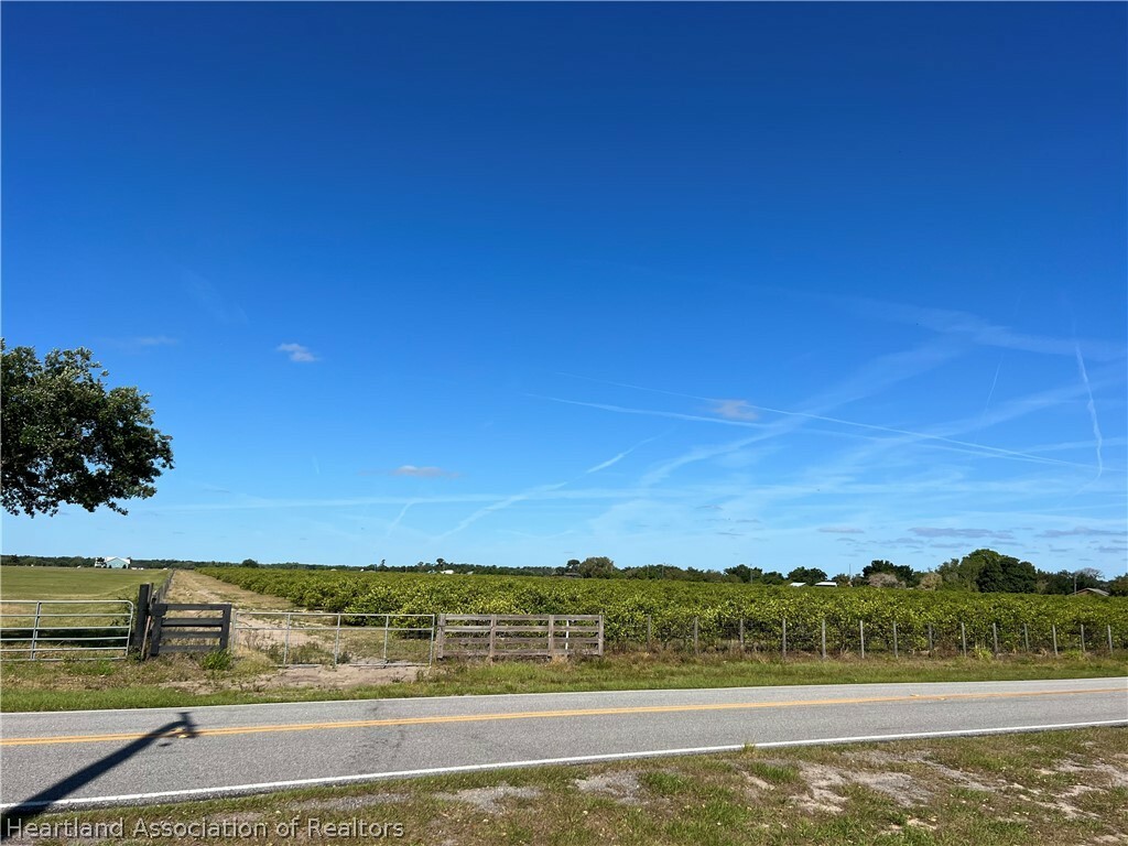 Property Photo:  100 Cloverleaf Road  FL 33852 