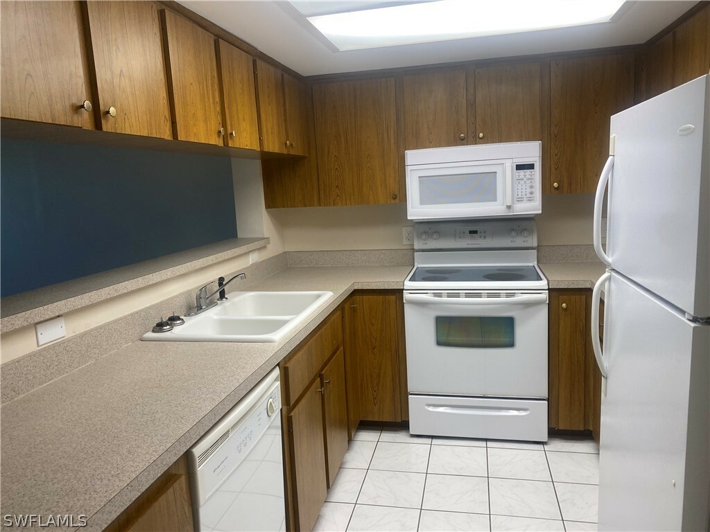 Property Photo:  400 Lenell Road 607  FL 33931 