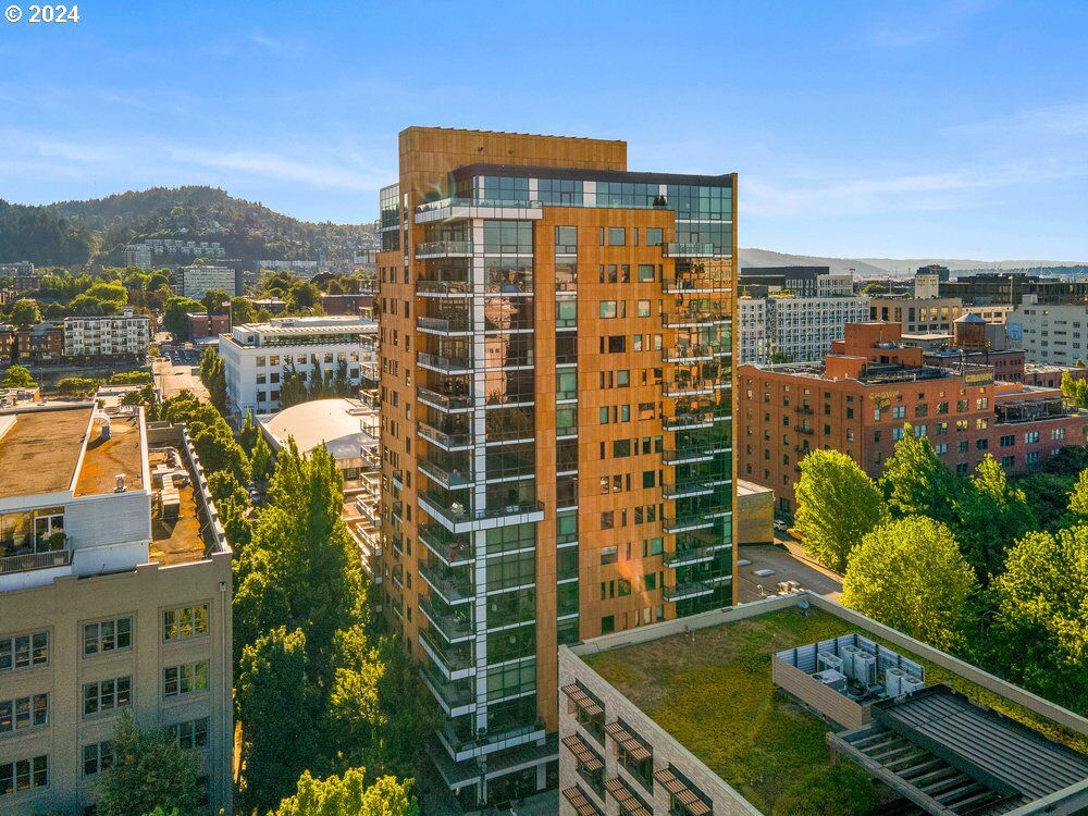 Property Photo:  311 NW 12th Ave 503  OR 97209 