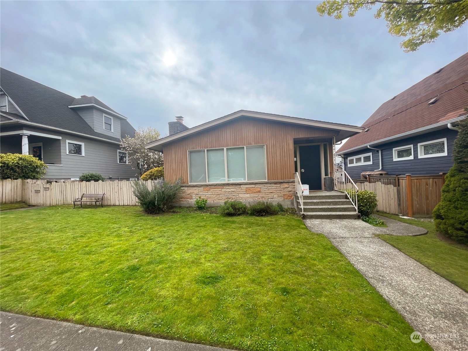 Property Photo:  1925 4th Avenue W  WA 98119 