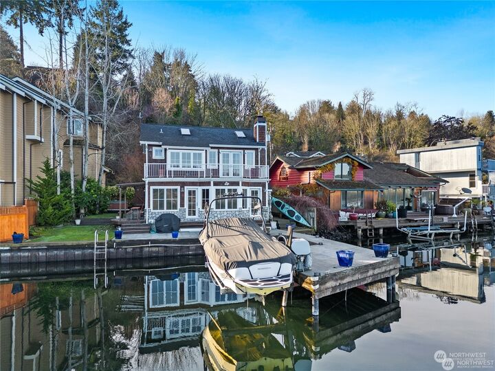 Property Photo: 14060 Edgewater Lane NE WA 98125