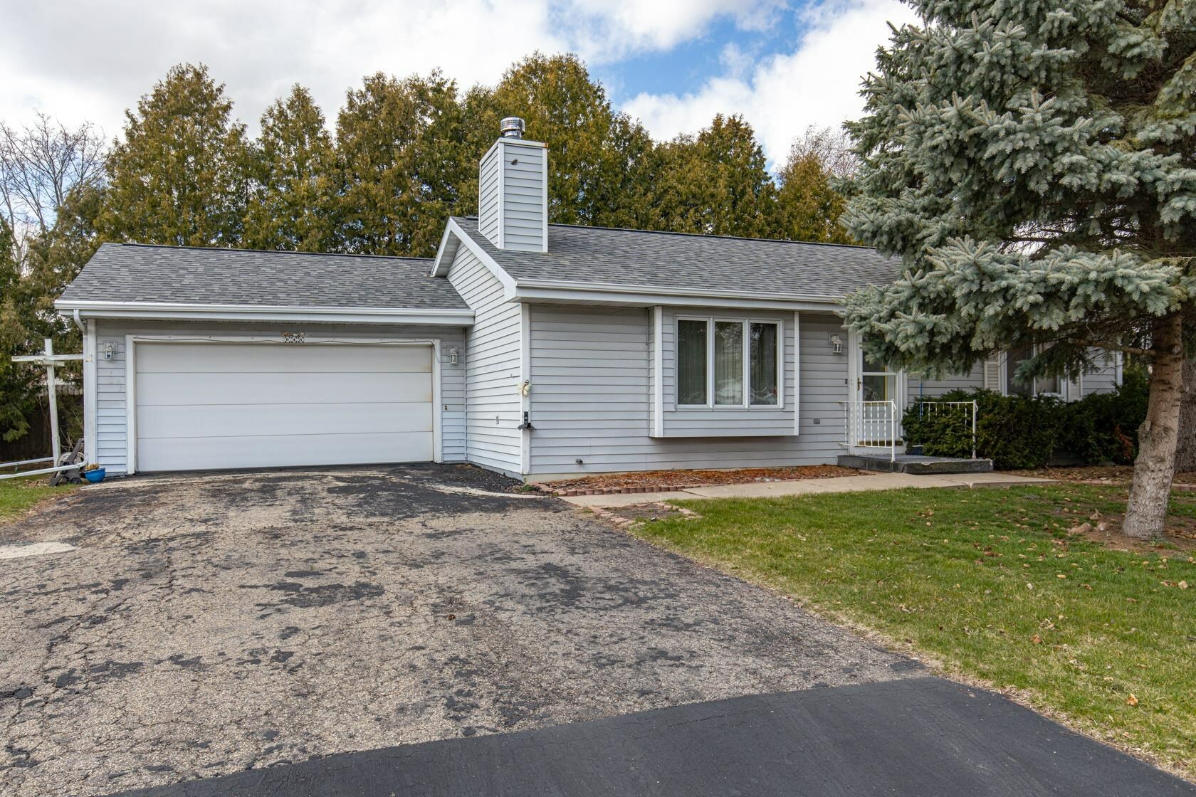 Property Photo:  648 Ida Street  WI 54952 