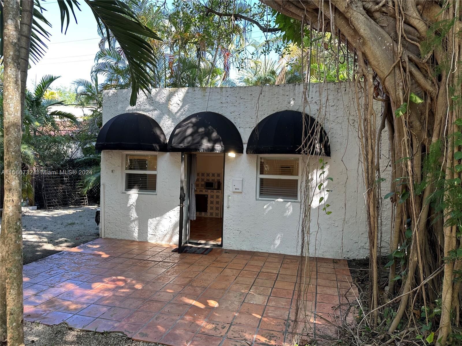 Property Photo:  2107 Alhambra Cir 2107  FL 33134 