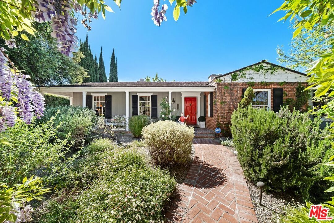 Property Photo:  933  S Ridgeley Dr  CA 90036 