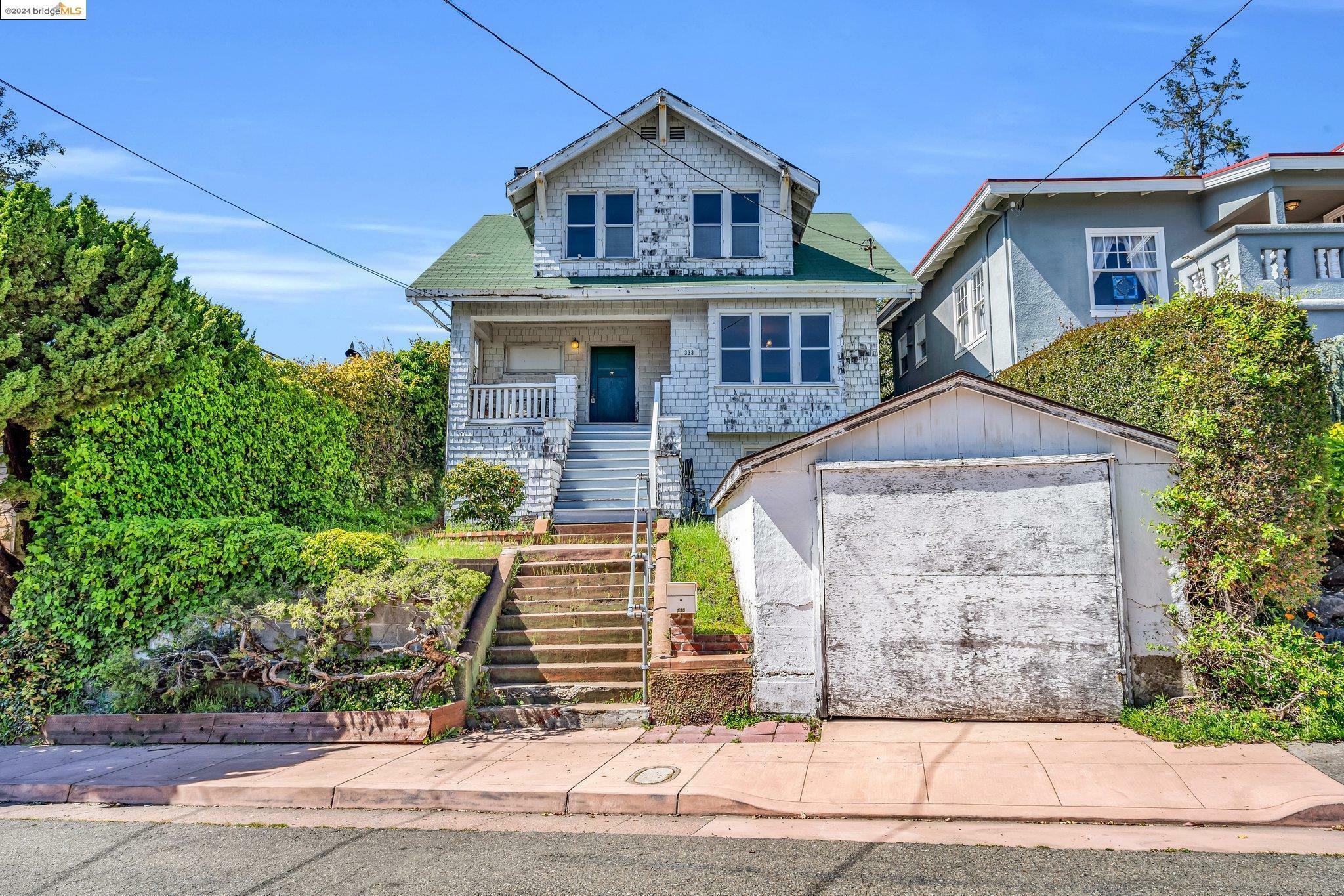 Property Photo:  333 Pacific Ave  CA 94611 