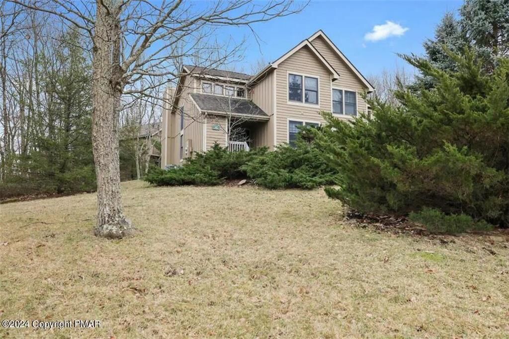 Property Photo: 142 Pine Court PA 18372