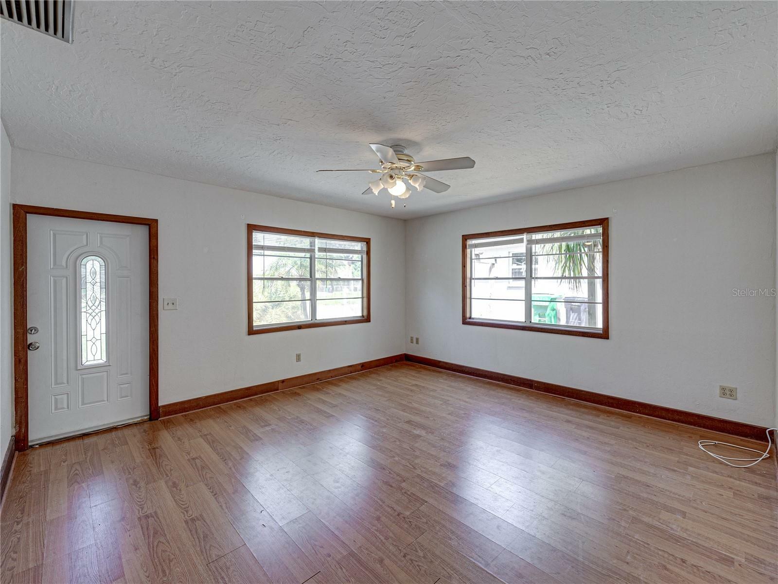 Property Photo:  710 16th Avenue W  FL 34221 