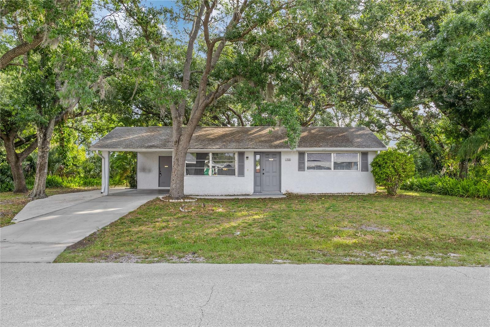 Property Photo:  1271 Roswell Drive NW  FL 33948 