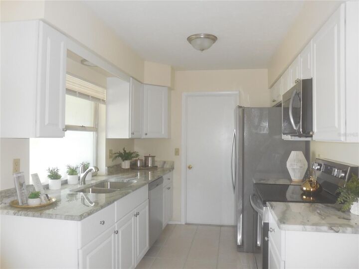 Property Photo: 2811 Indianwood Drive FL 34232