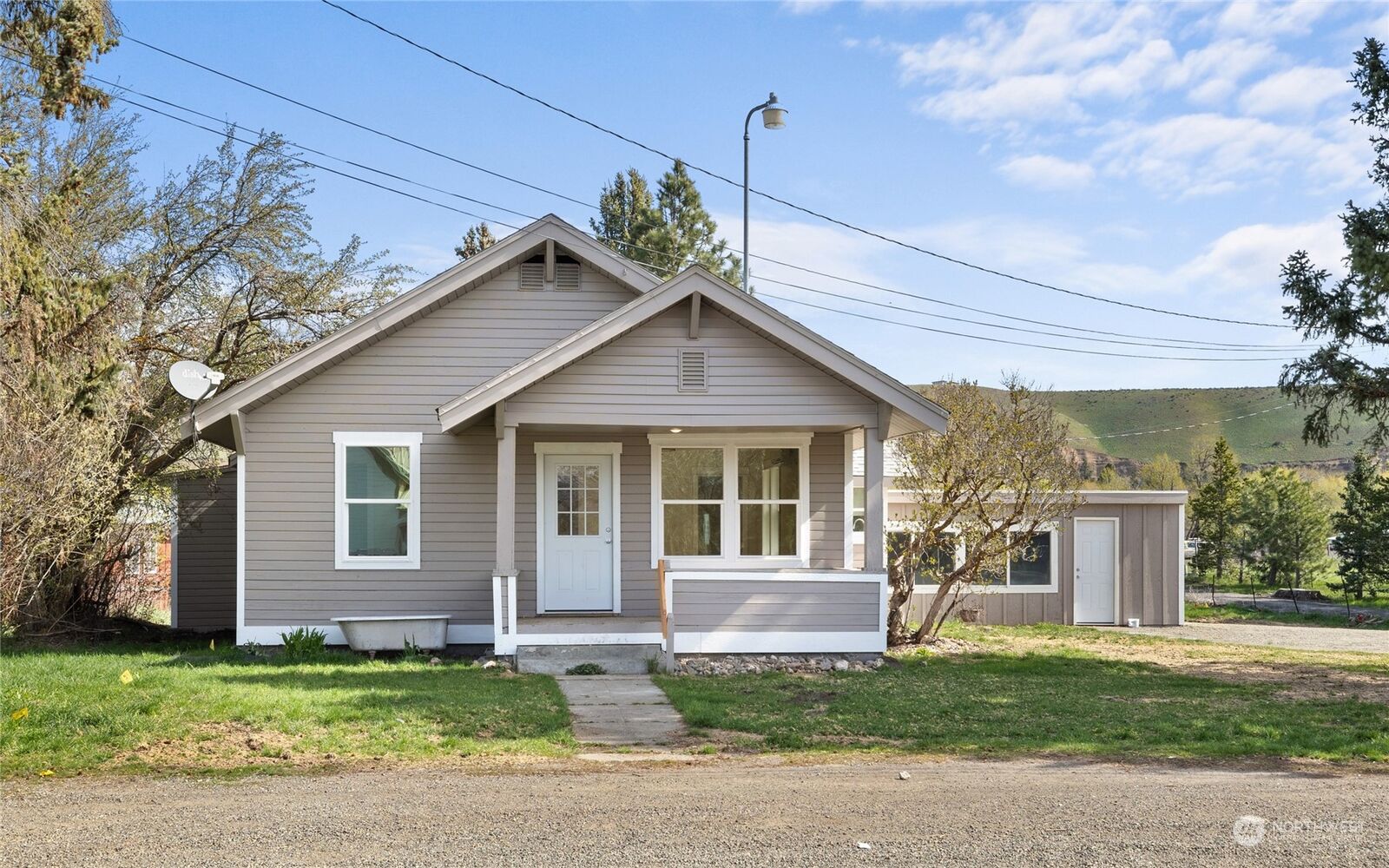 Property Photo: 10910 N Thorp Hwy WA 98946