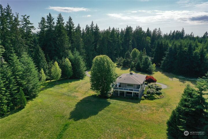 Property Photo: 3054 Lakeview Way WA 98260