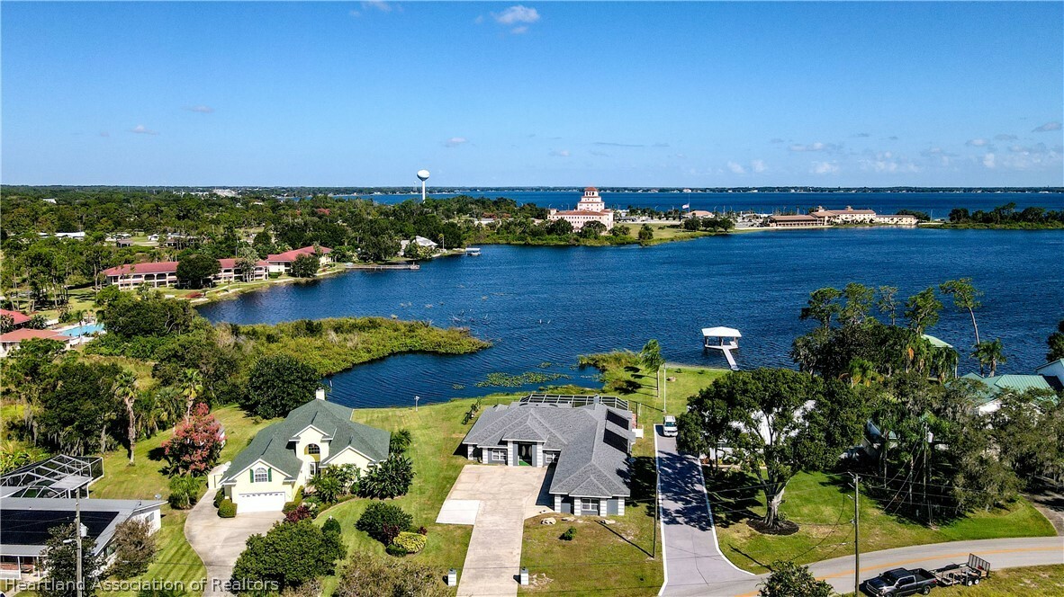 Property Photo:  154 Lake Drive Boulevard  FL 33875 