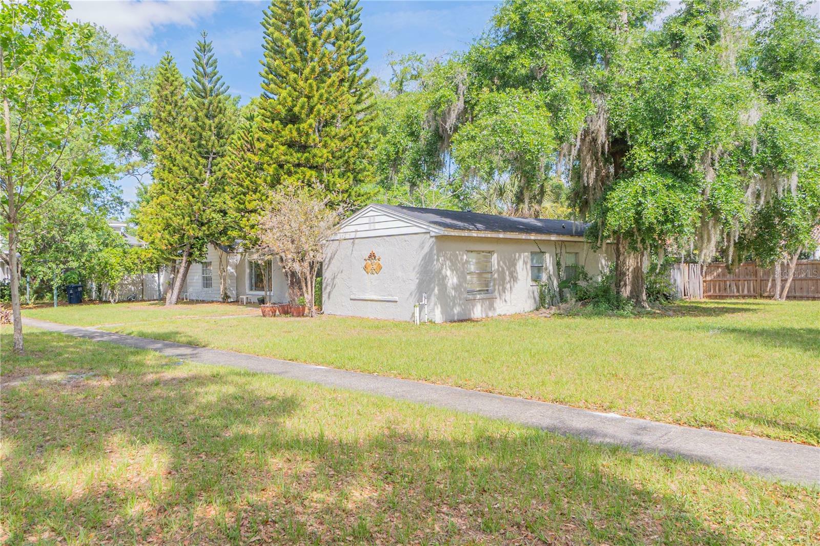 Property Photo:  251 Dana Way  FL 32789 