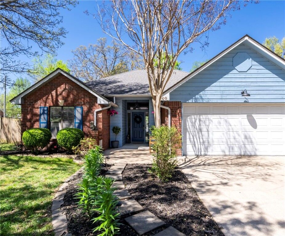 Property Photo:  900 Willow Court  AR 72761 