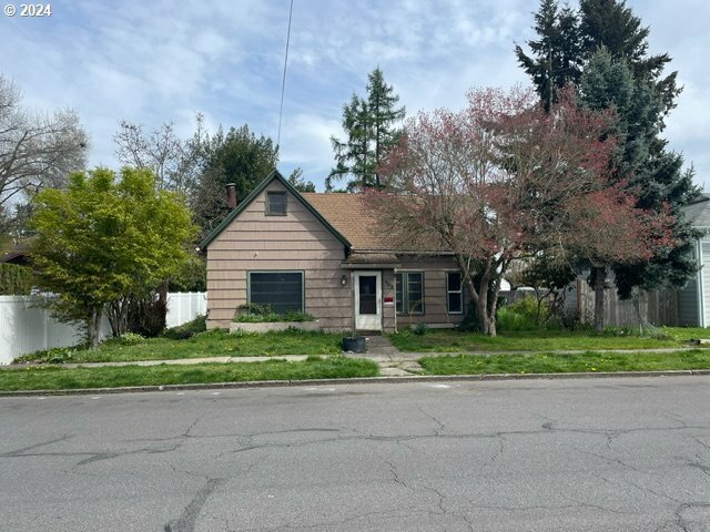 942 N 3rd Ave  Stayton OR 97383 photo
