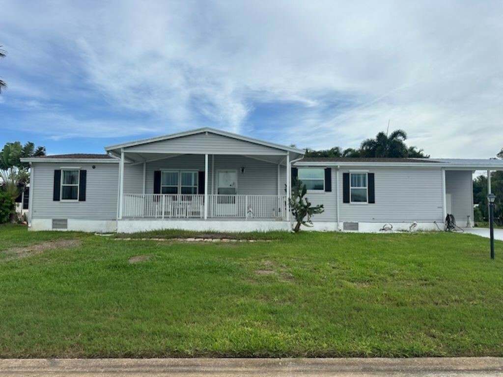 Property Photo: 484 Marlin Circle FL 32976
