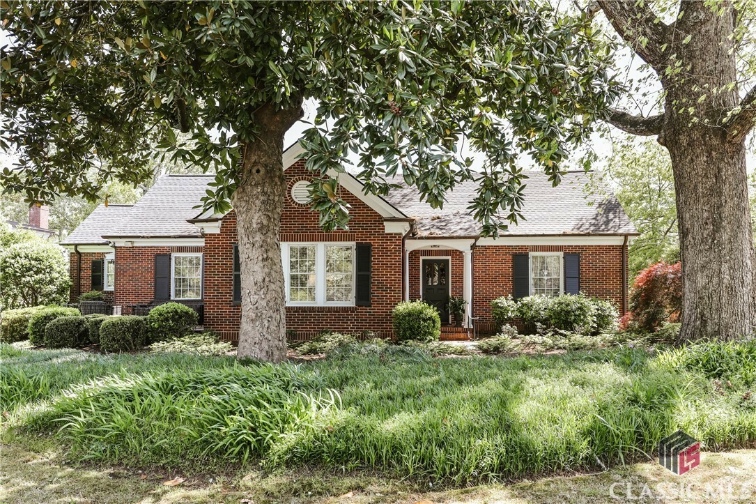 Property Photo:  425 Cloverhurst Avenue W  GA 30606 