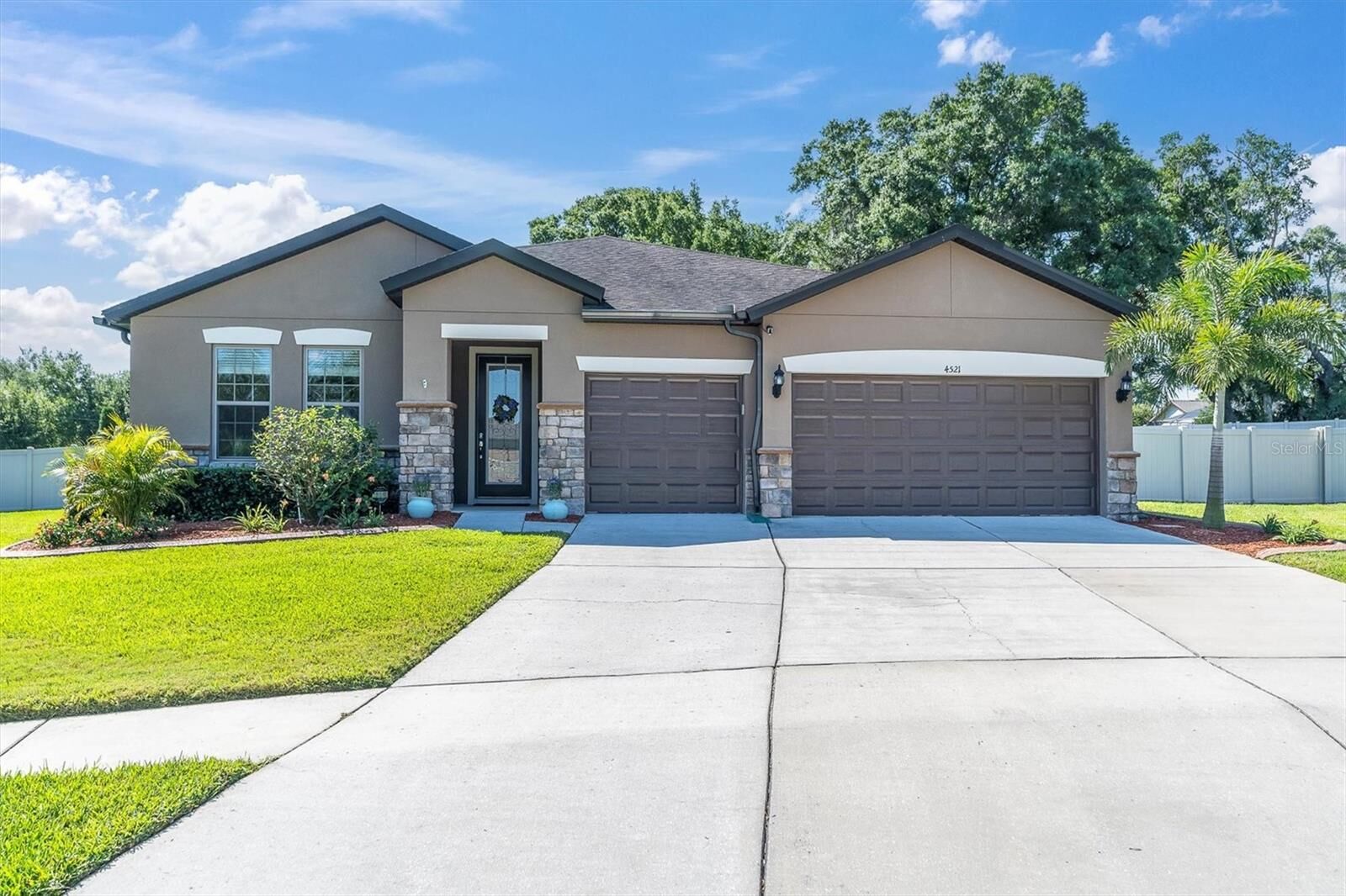 Property Photo:  4521 Glassyrock Drive  FL 33594 