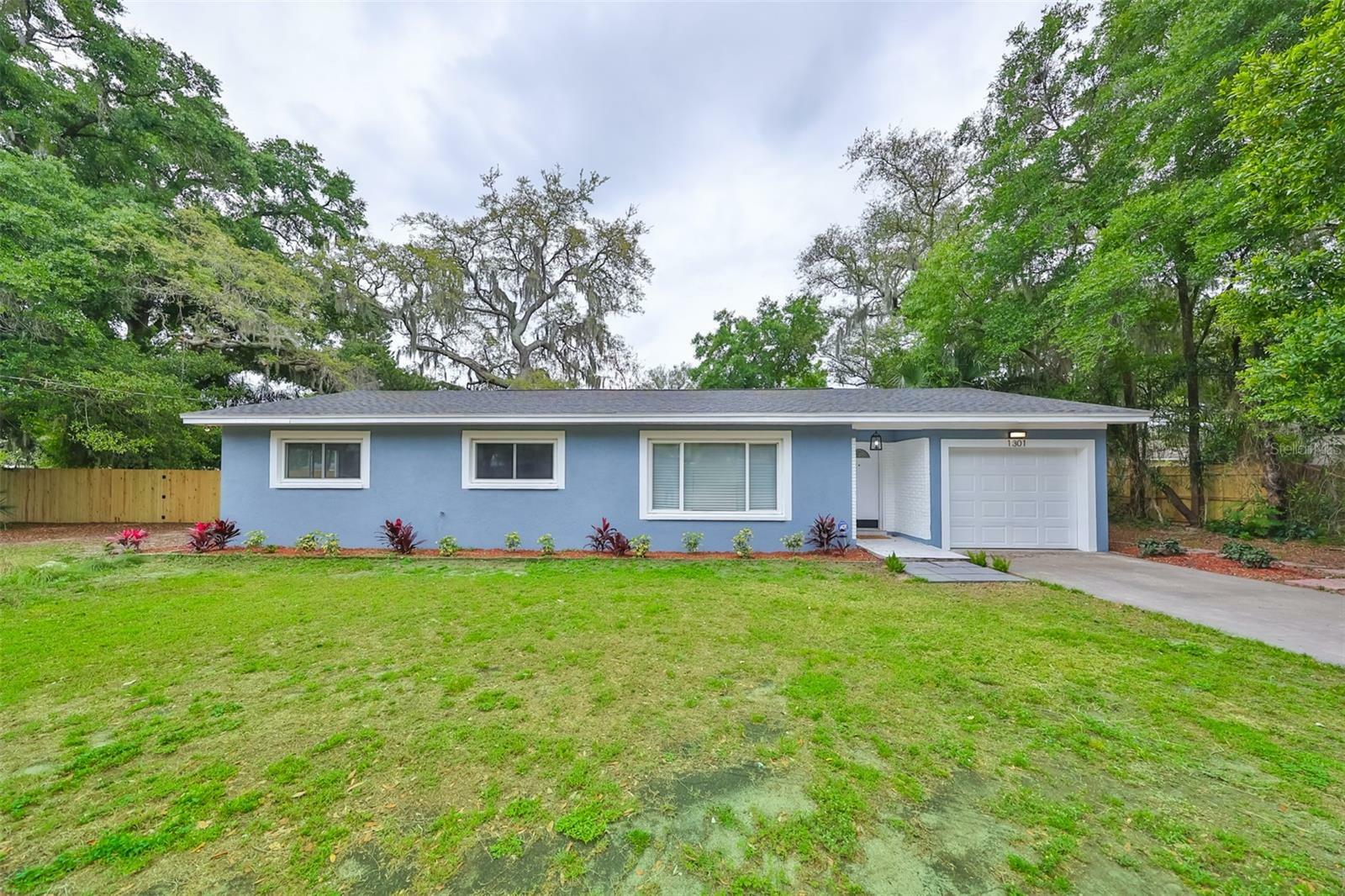 Property Photo:  1301 Shady Lane Drive  FL 33510 