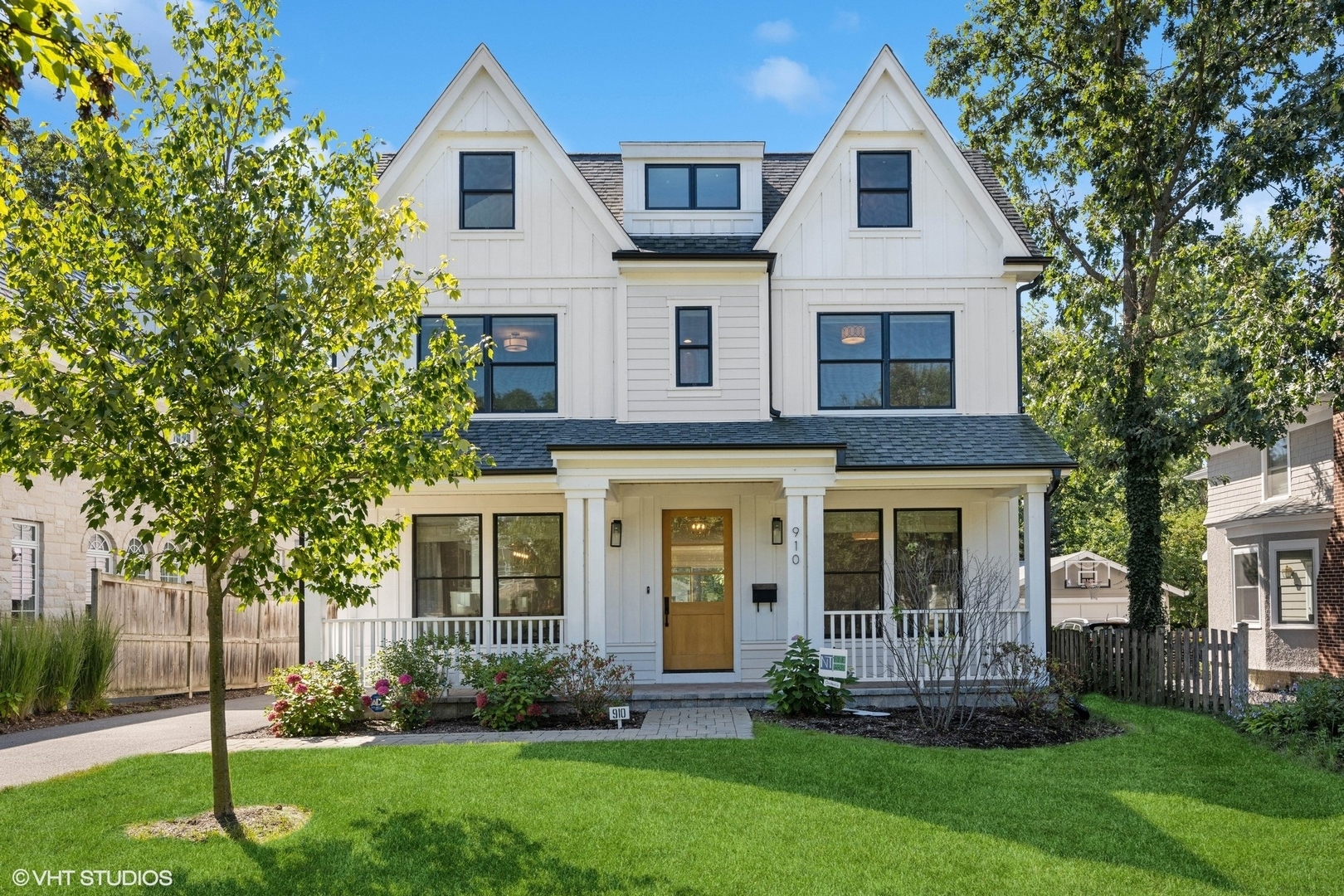 Property Photo: 910 Oak Street IL 60093