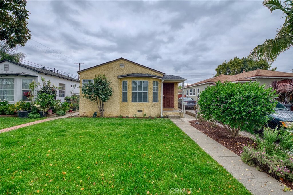 Property Photo:  10529 Pinehurst Avenue  CA 90280 