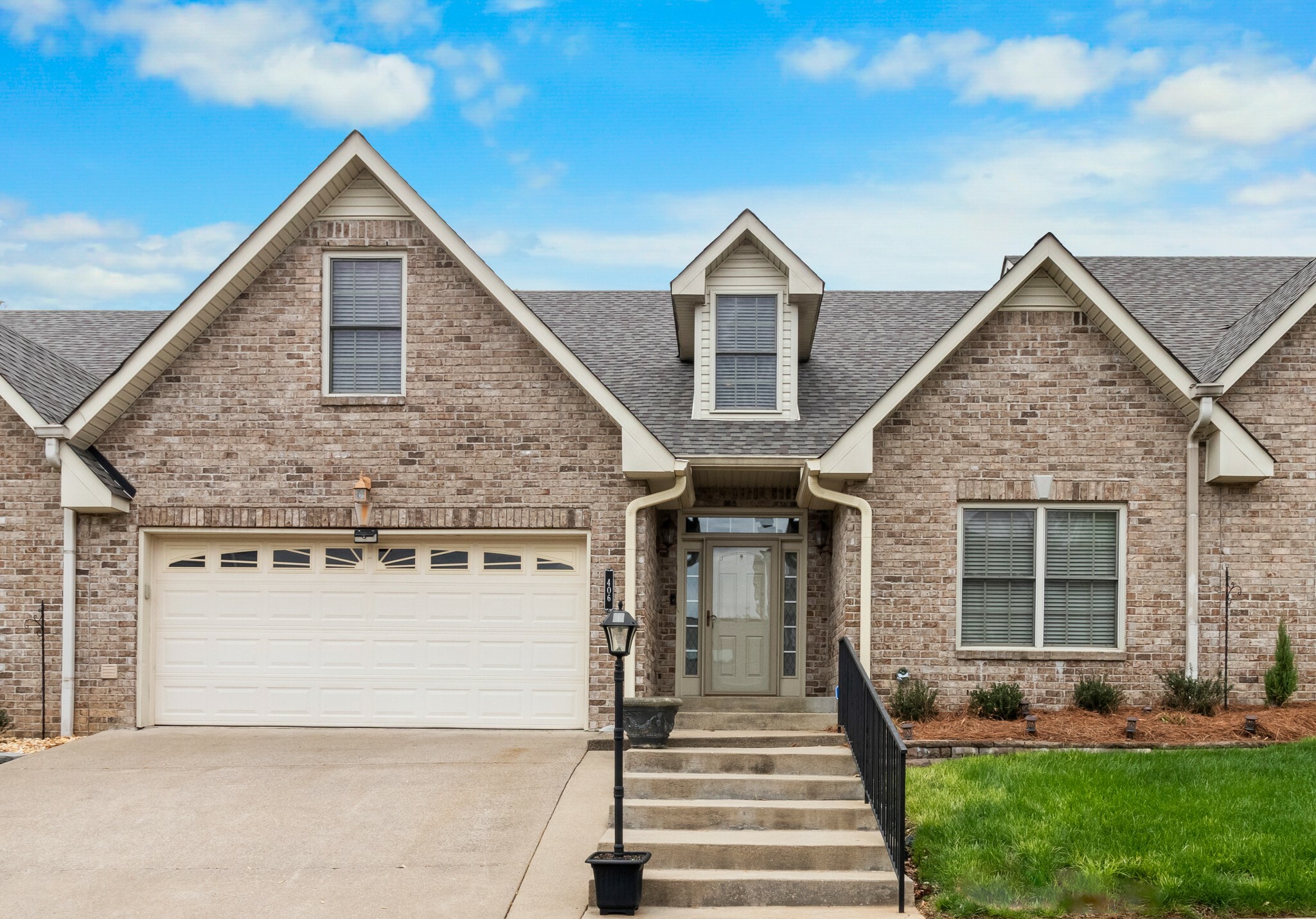 Property Photo:  406 Country Club Ct  TN 37043 