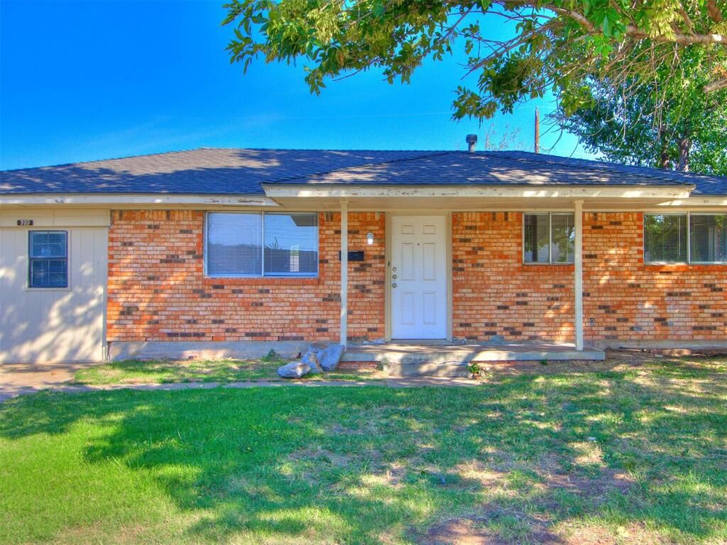 Property Photo: 939 W Main Street OK 73160