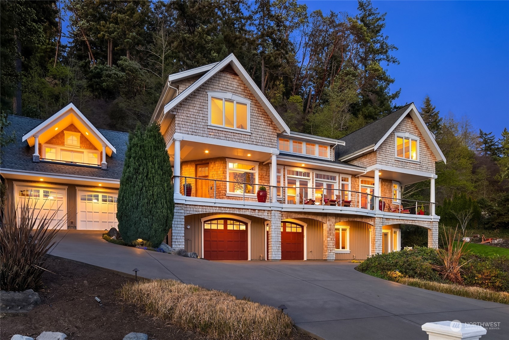 Property Photo:  3122 Crystal Springs Drive NE  WA 98110 