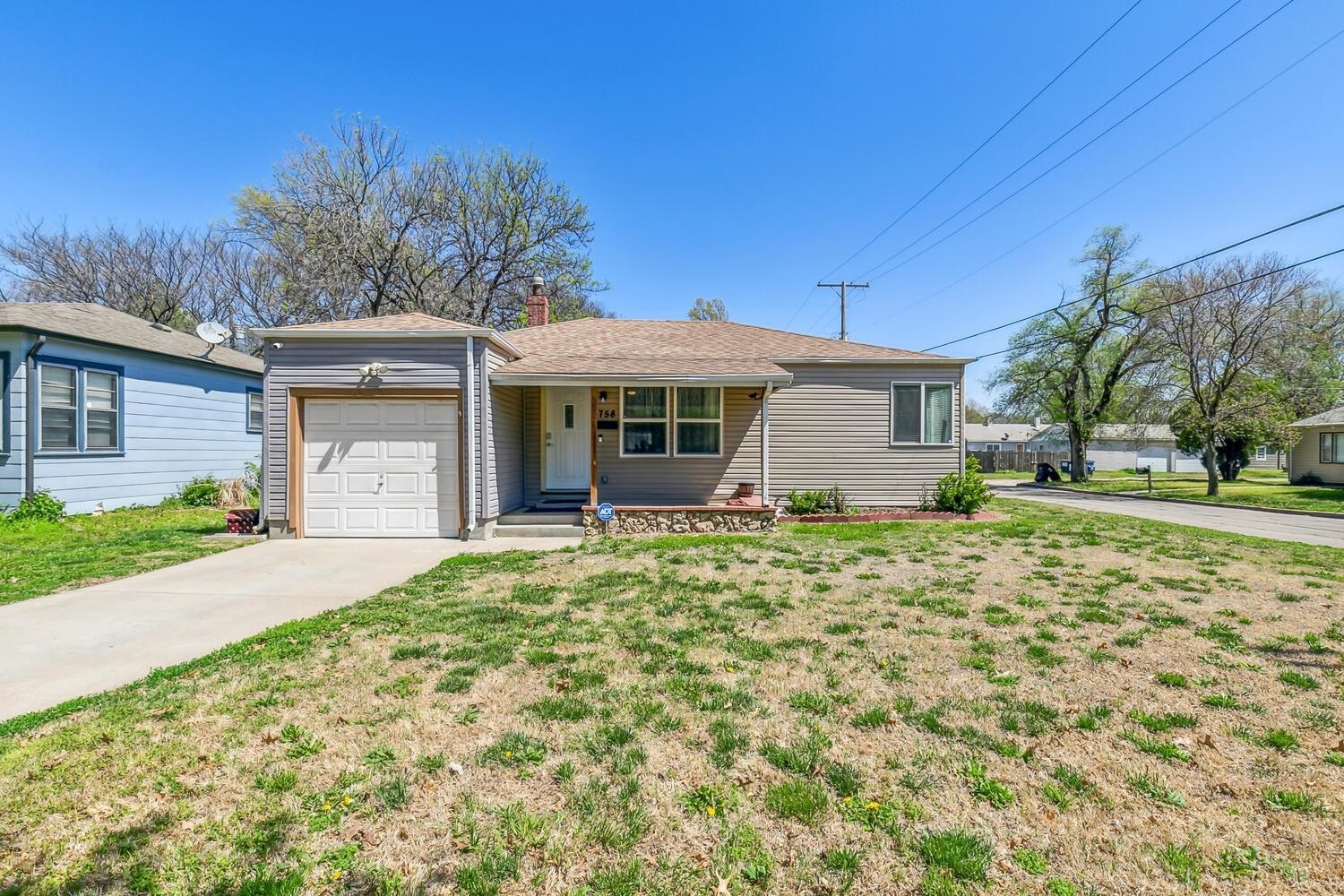 Property Photo:  758 S Crestway St  KS 67218 