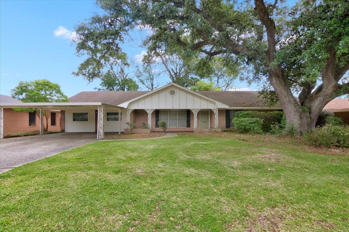 Property Photo:  1920 Longfellow Dr.  TX 77706 