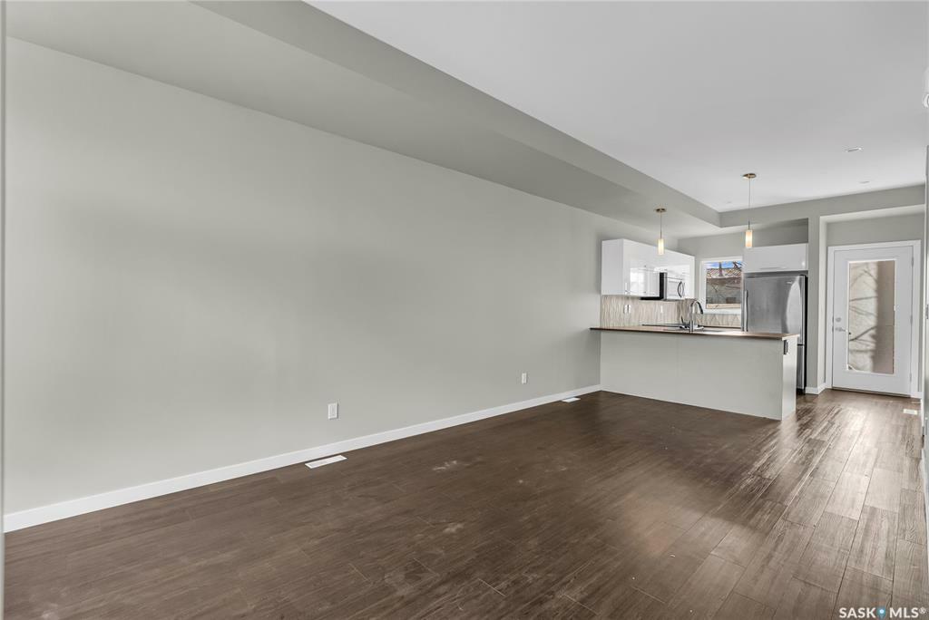 Property Photo:  214 D Avenue S  SK S7M 1P9 