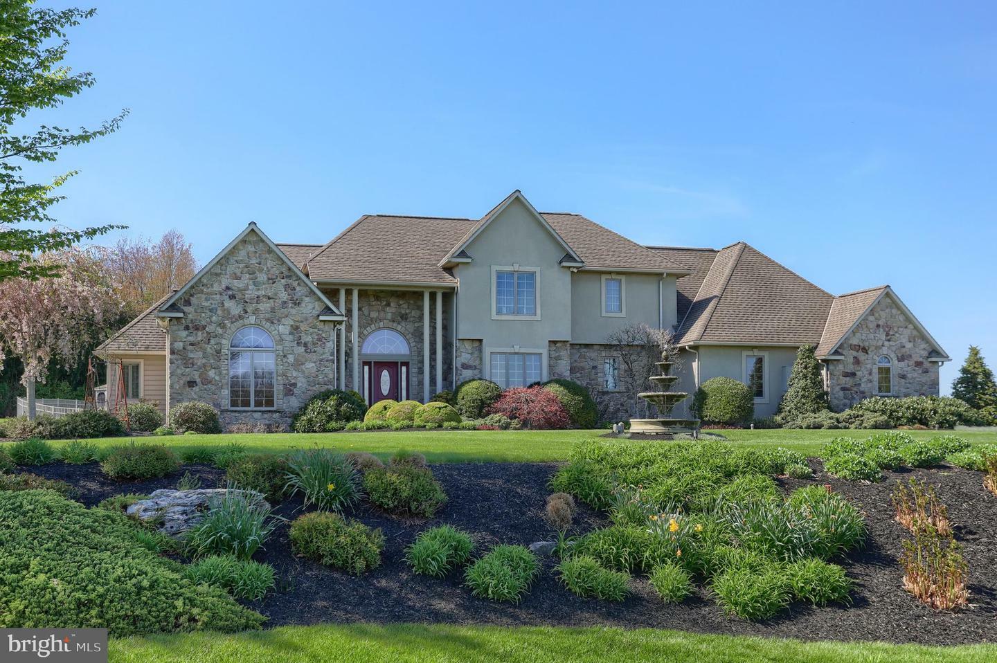 Property Photo: 124 Cassadee Court PA 17042
