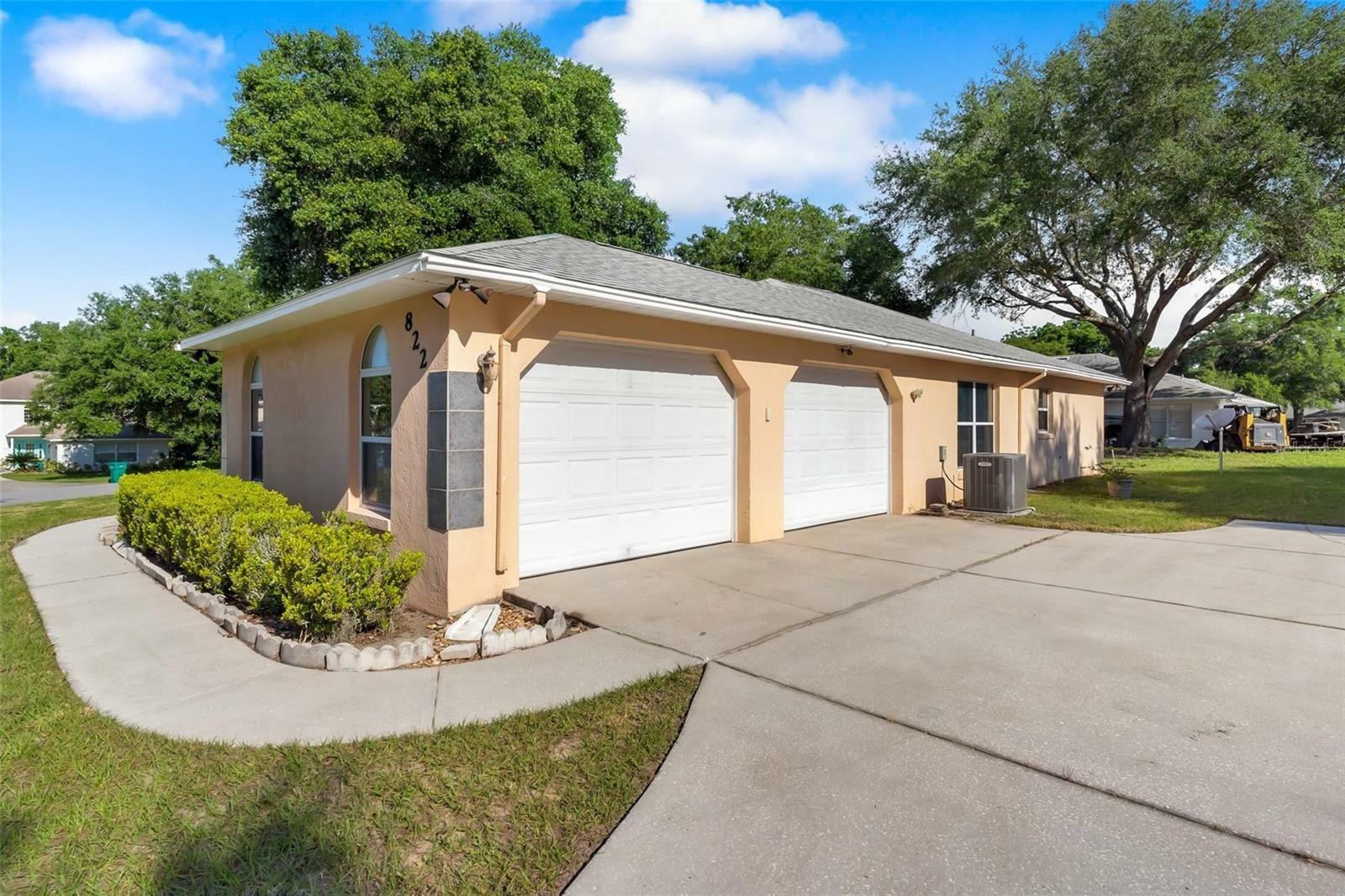 Property Photo:  822 Berryhill Circle  FL 34731 