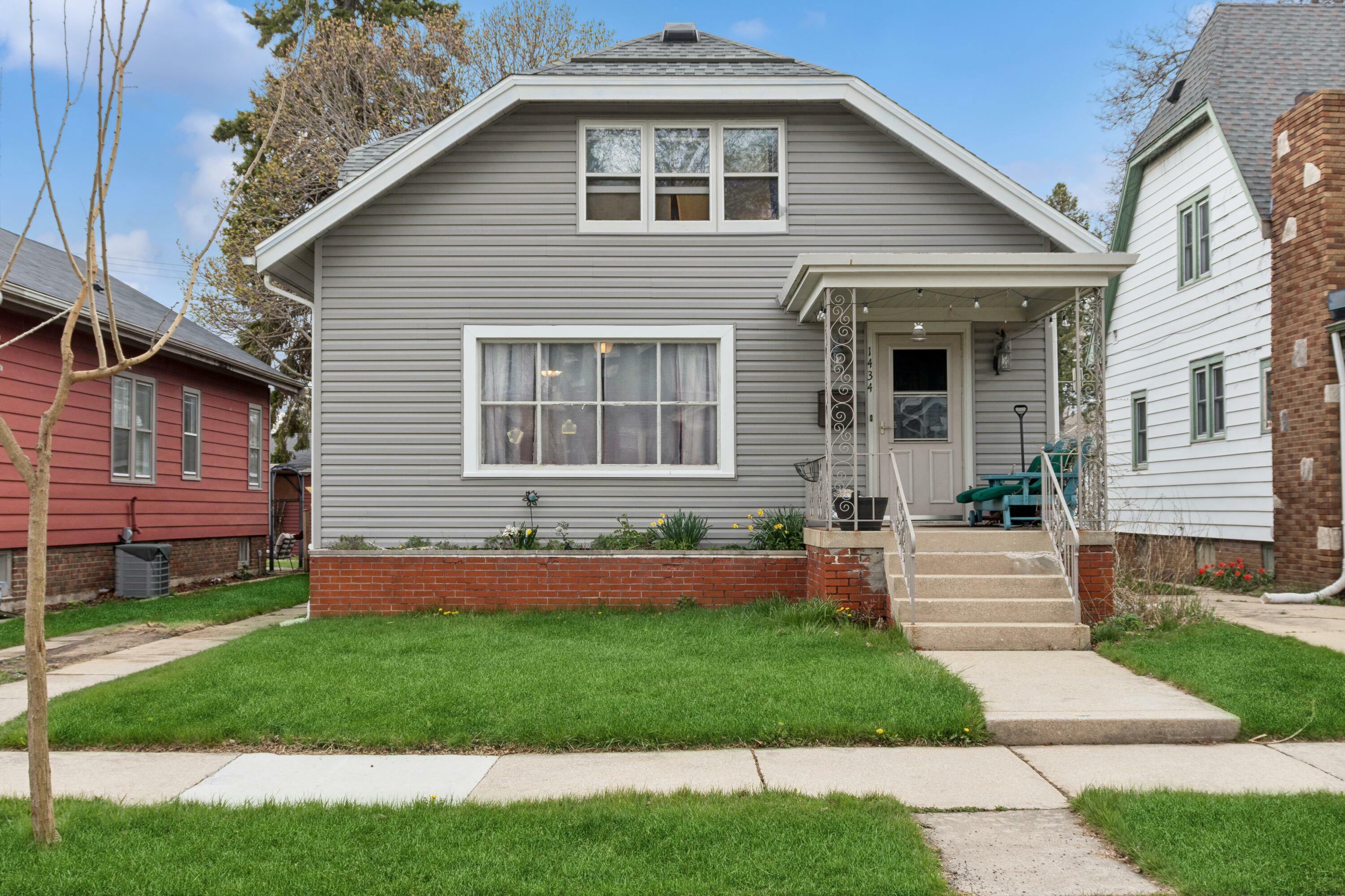 Property Photo:  1434 Blaine Ave  WI 53405 