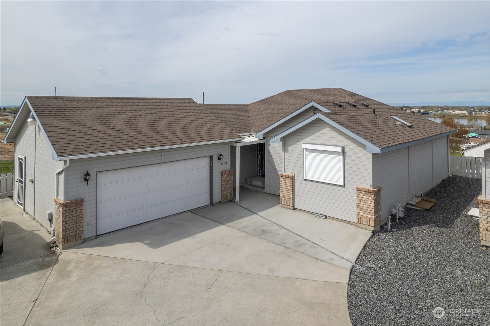 1442 S Division Street  Moses Lake WA 98837 photo