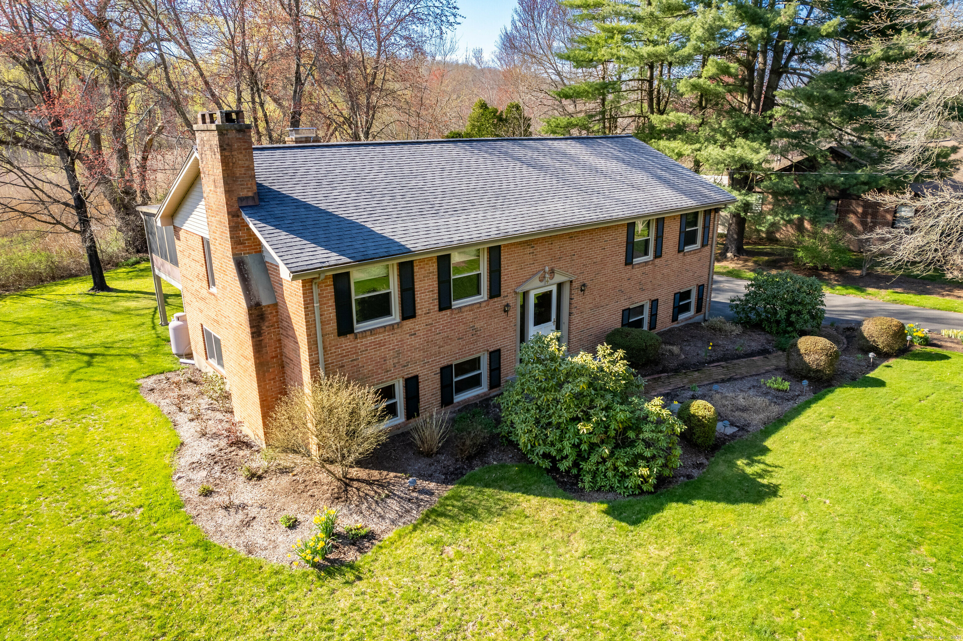 Property Photo: 4 Meadowview Lane CT 06002
