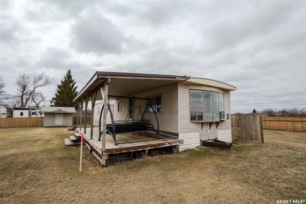 Property Photo:  1 Lakeview Avenue  SK S0M 1X0 
