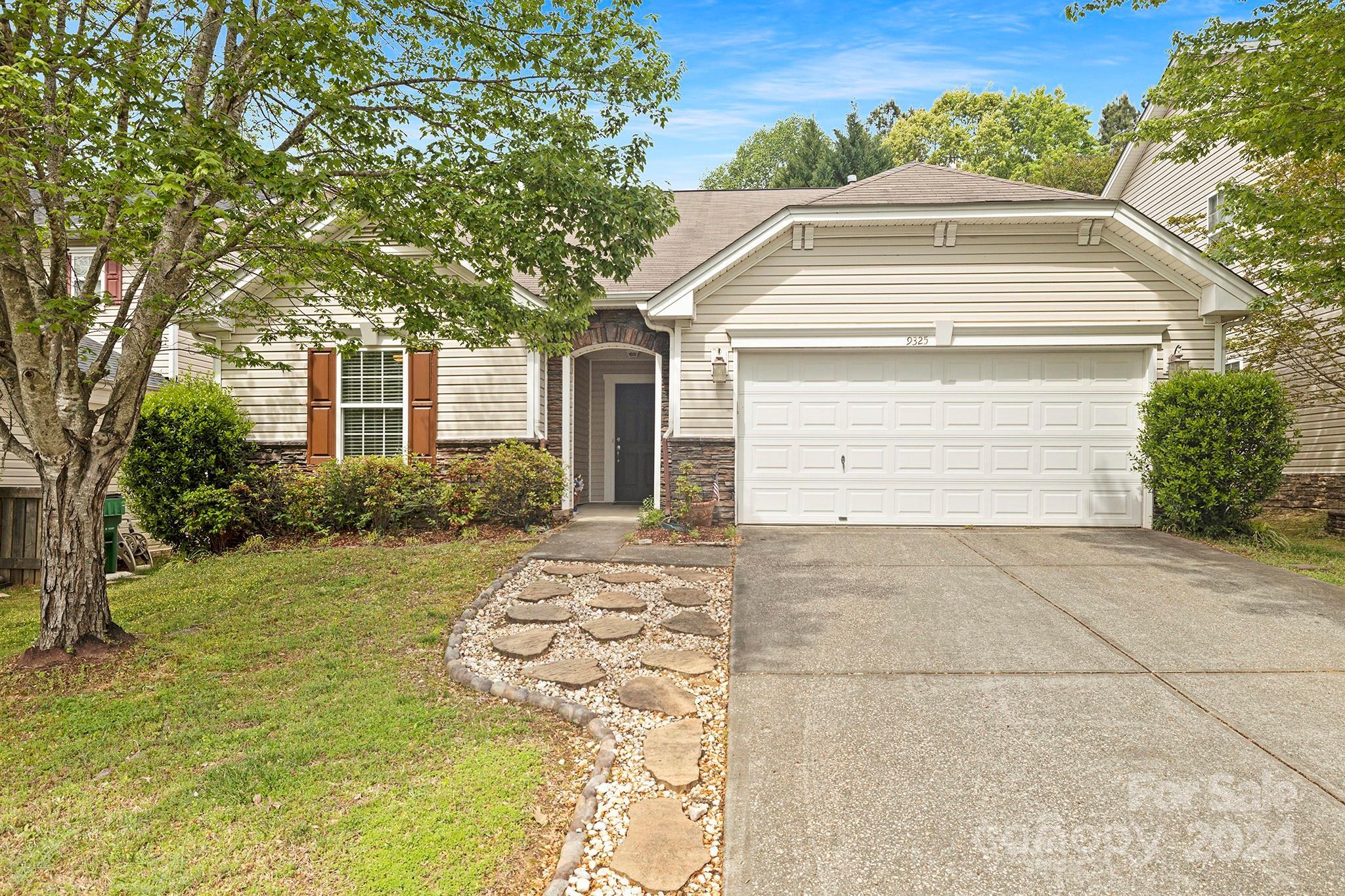 Property Photo: 9325 Seamill Road NC 28278