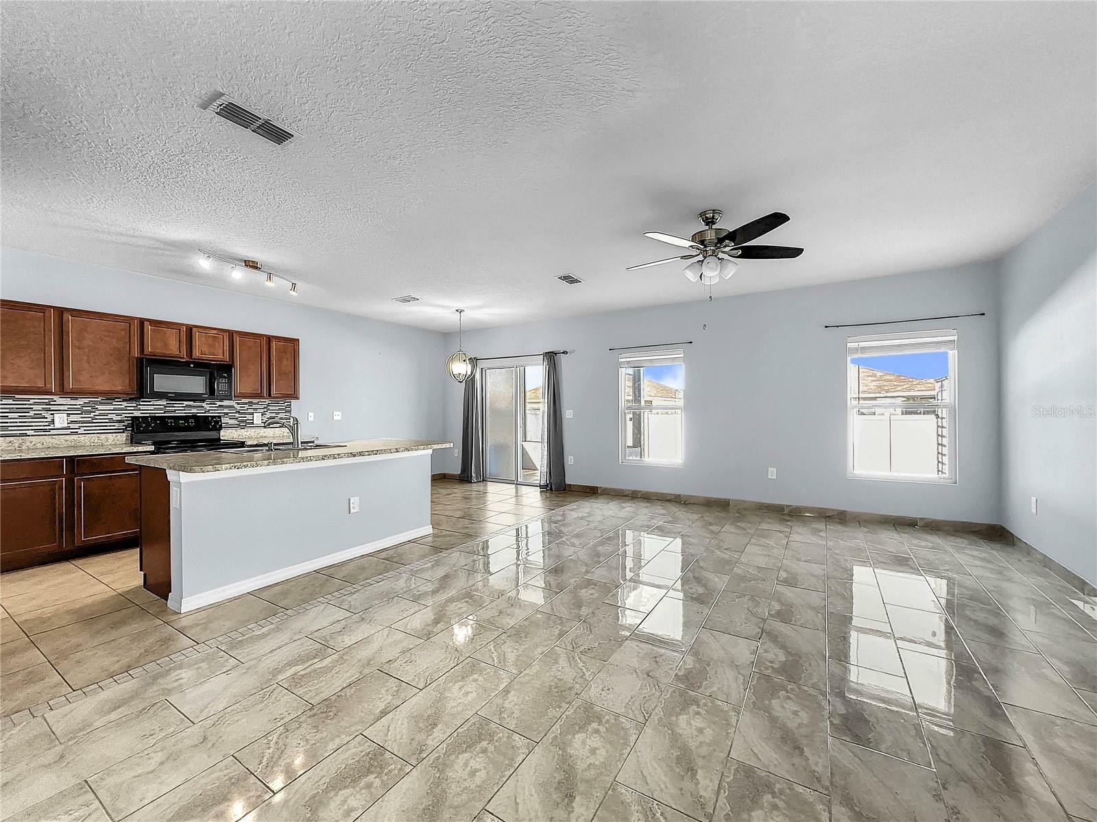 Property Photo:  567 Lucerne Boulevard  FL 33881 