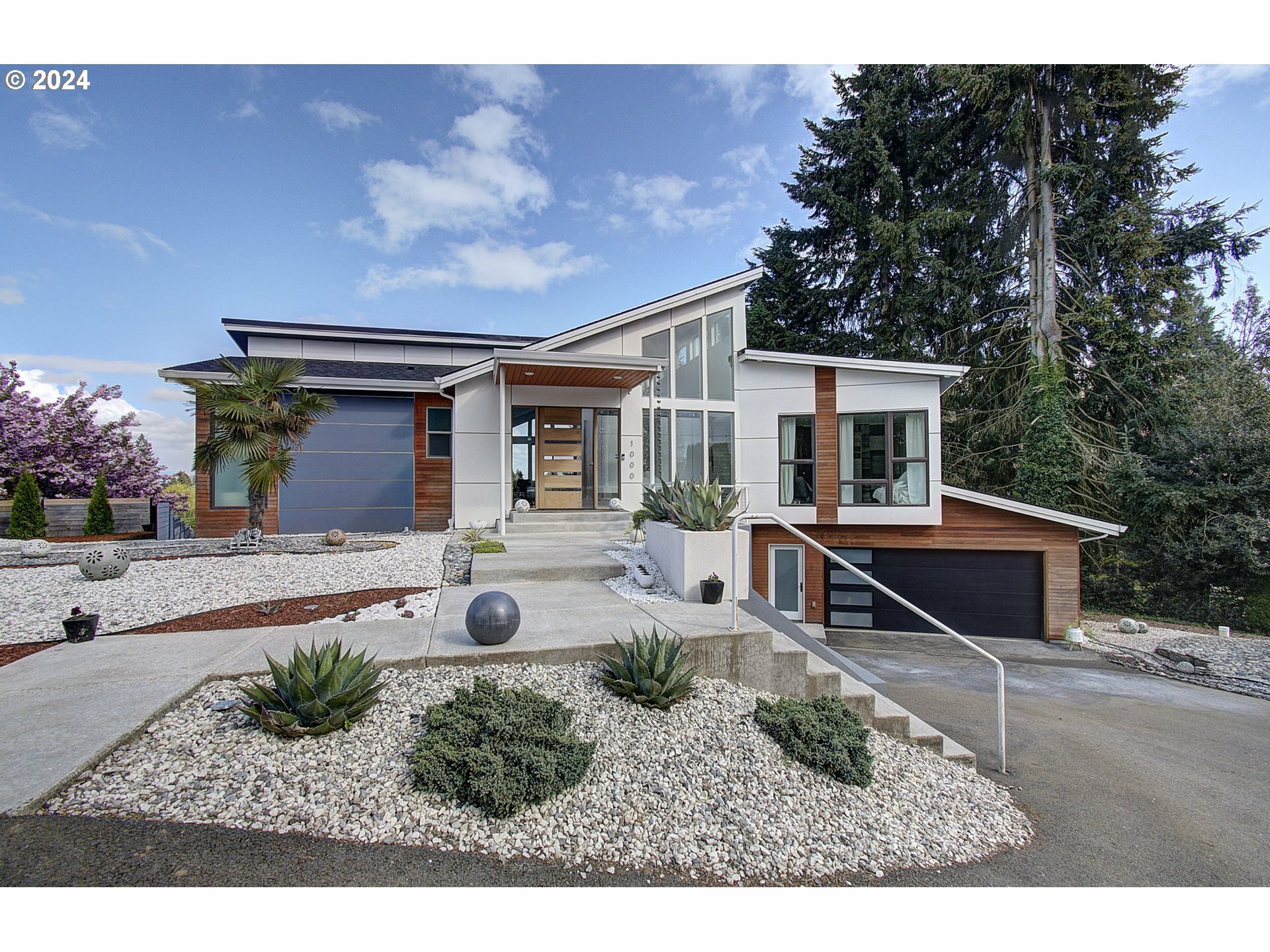 Property Photo:  1000 NW 103rd Cir  WA 98685 